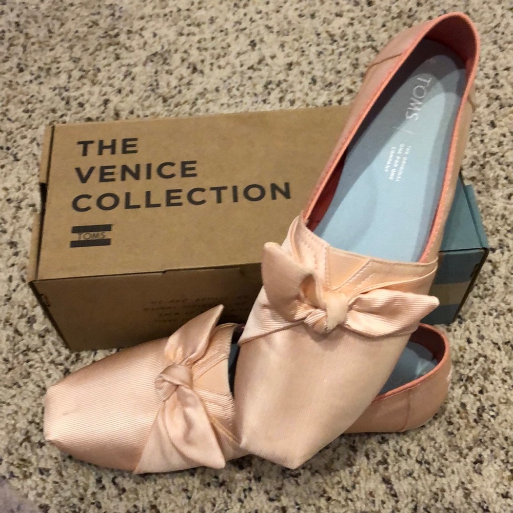 TOMS shoes - Blush flats